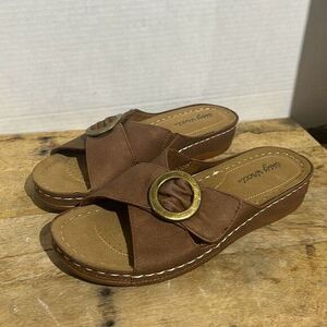 Easy Street Women's‎ tan Bloomer Slide Sandal open toe beach summer
